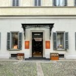 New Moynat Boutique Milan – Exterior facade with MOYNAT signage, heritage trunks and classic Milanese cobblestone street, photographed by Davide Palombo